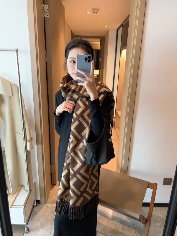 2023 Bufanda de cachemira para mujer Diseñador Bufanda para hombre Otoño / Invierno Bufanda cálida para exteriores chal Clásico 