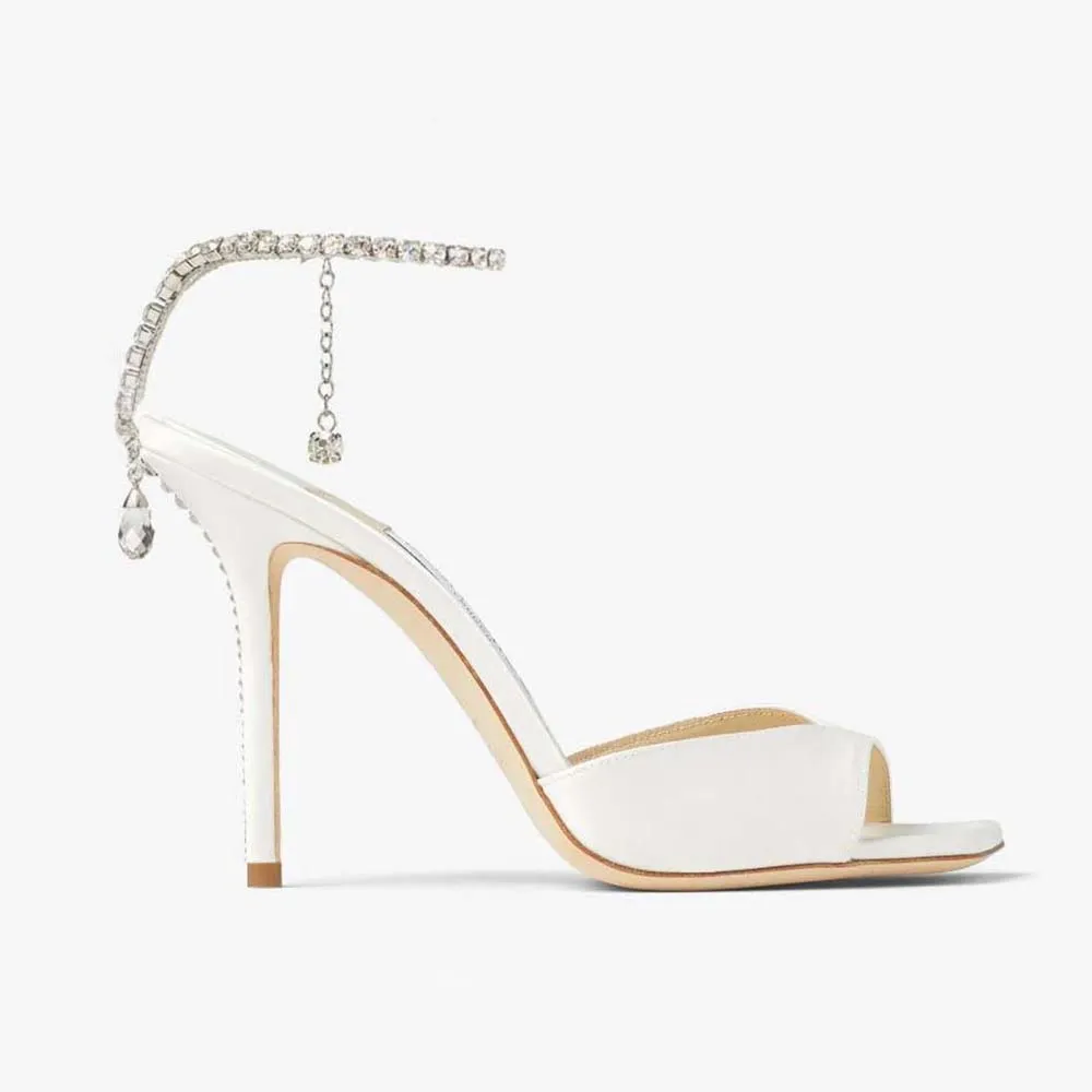 Jimmy Choo Mujer Saeda Sandal 100 Sandalias de raso marfil con adornos de cristal