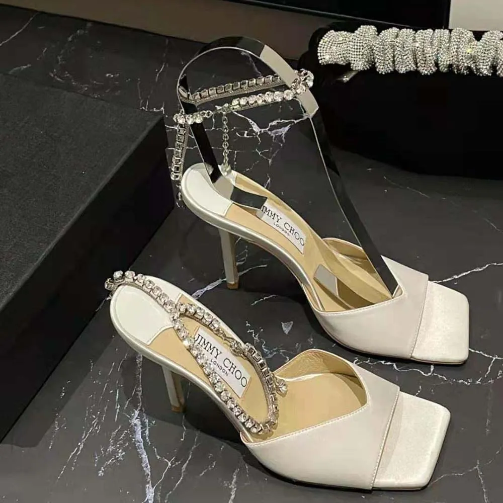 Jimmy Choo Mujer Saeda Sandal 100 Sandalias de raso marfil con adornos de cristal