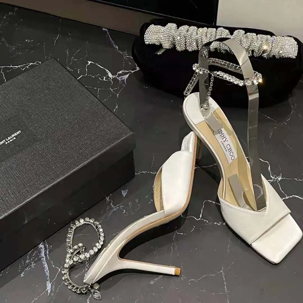 Jimmy Choo Mujer Saeda Sandal 100 Sandalias de raso marfil con adornos de cristal