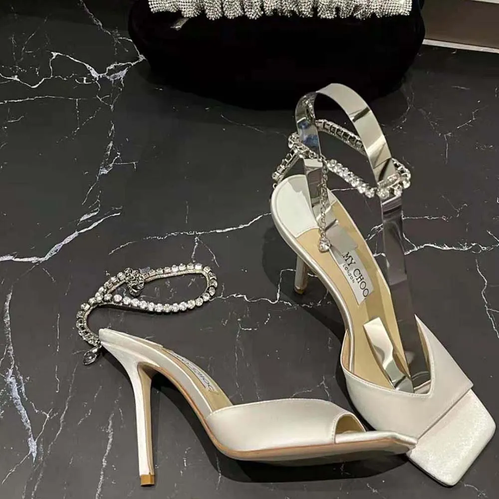 Jimmy Choo Mujer Saeda Sandal 100 Sandalias de raso marfil con adornos de cristal