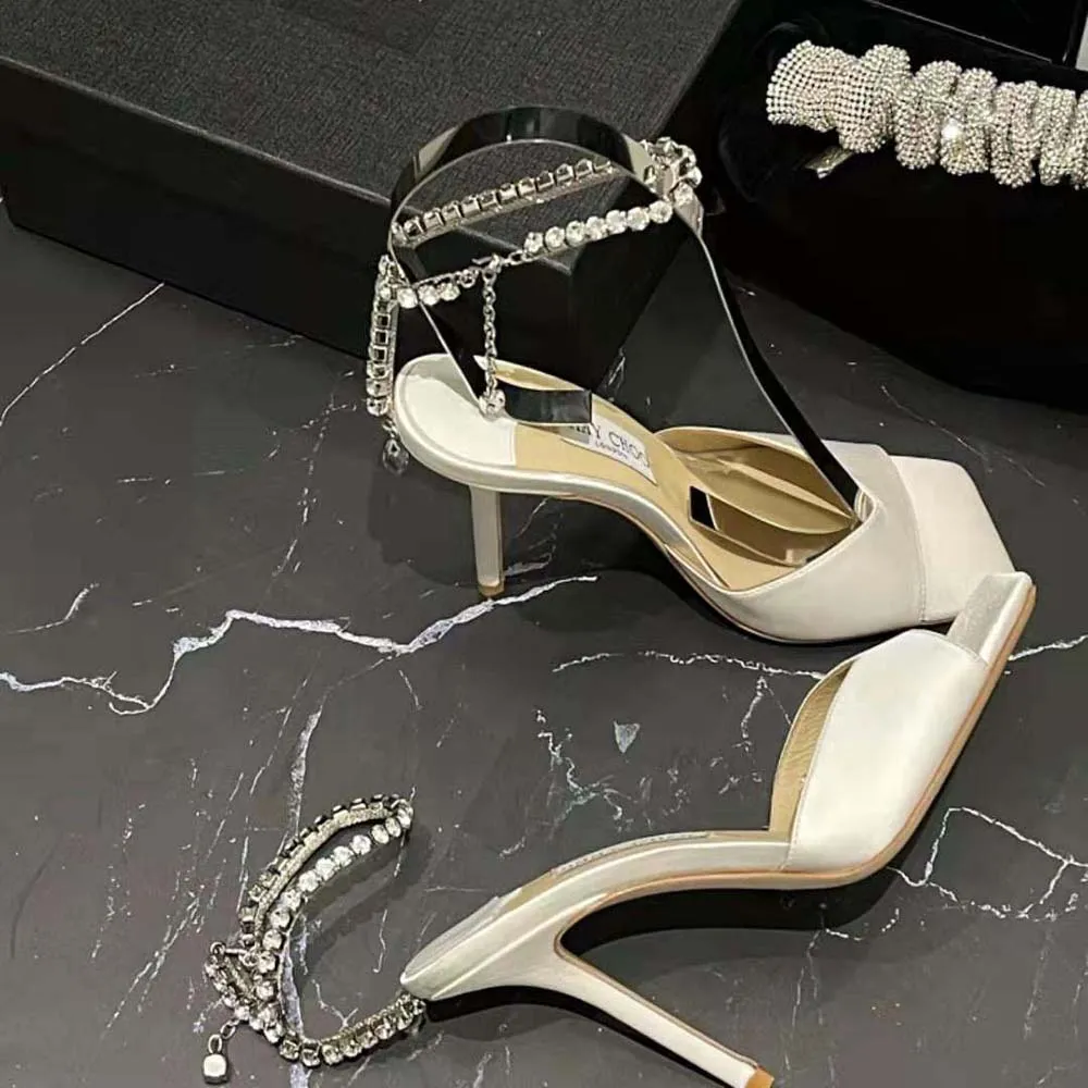 Jimmy Choo Mujer Saeda Sandal 100 Sandalias de raso marfil con adornos de cristal