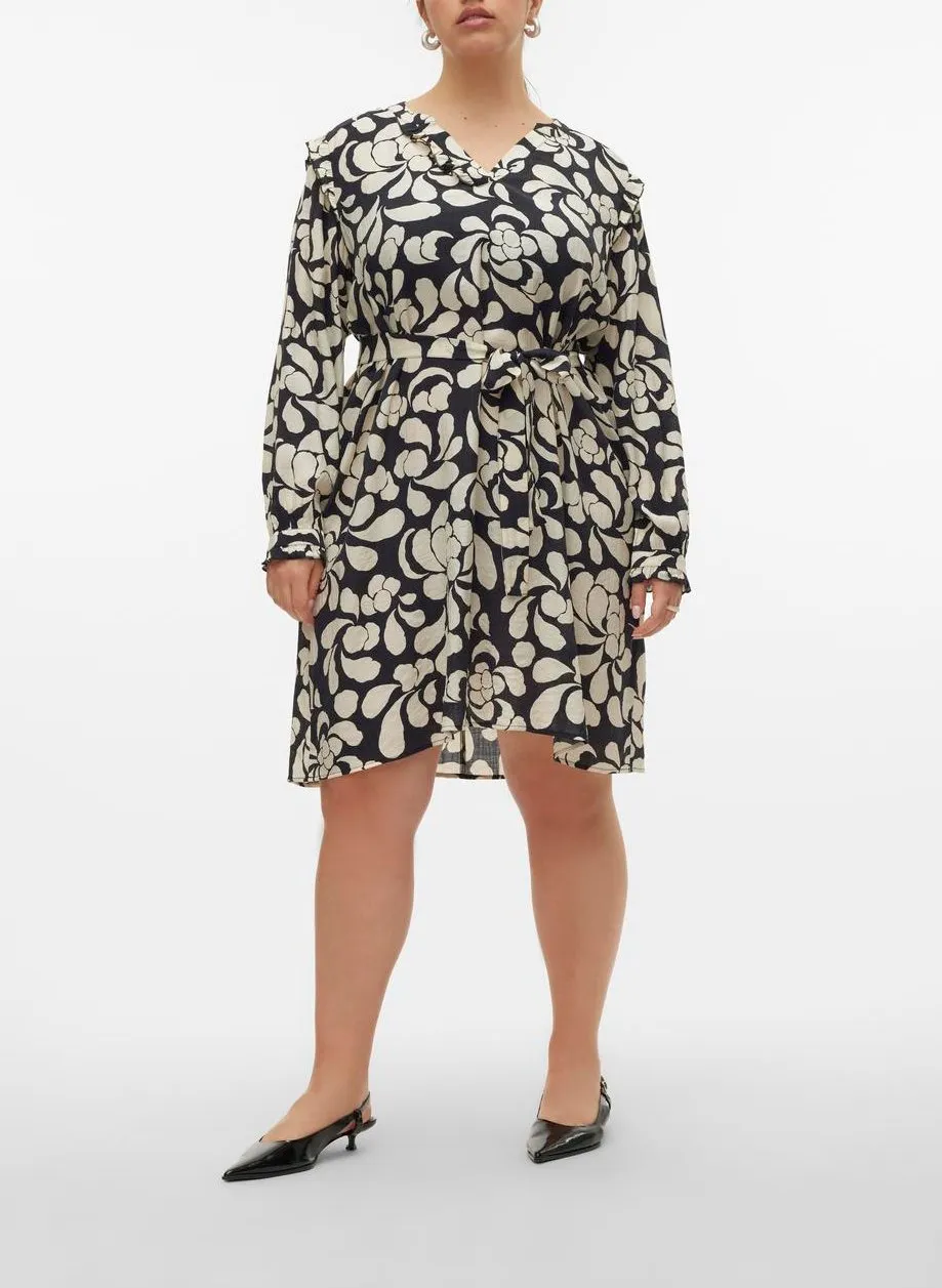 VERO MODA CURVE GAJA - Vestido camisero recto holgado estampado en negro